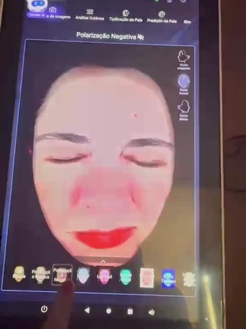 Imagem do rosto em luz polarizada no scanner facial